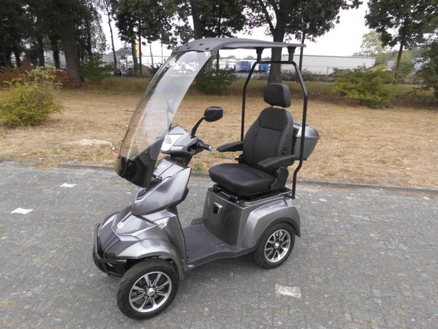 E-Scooter mit Dach