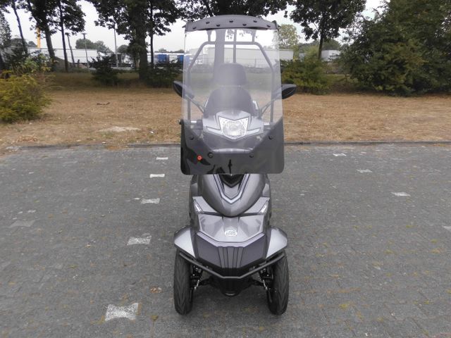 E-Scooter mit Dach