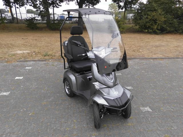 E-Scooter mit Dach