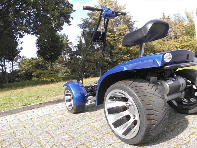 Cadster Elektro Caddy für den Golfsport