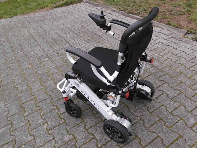 Klappbarer elektrischer Rollstuhl mit Joystick
